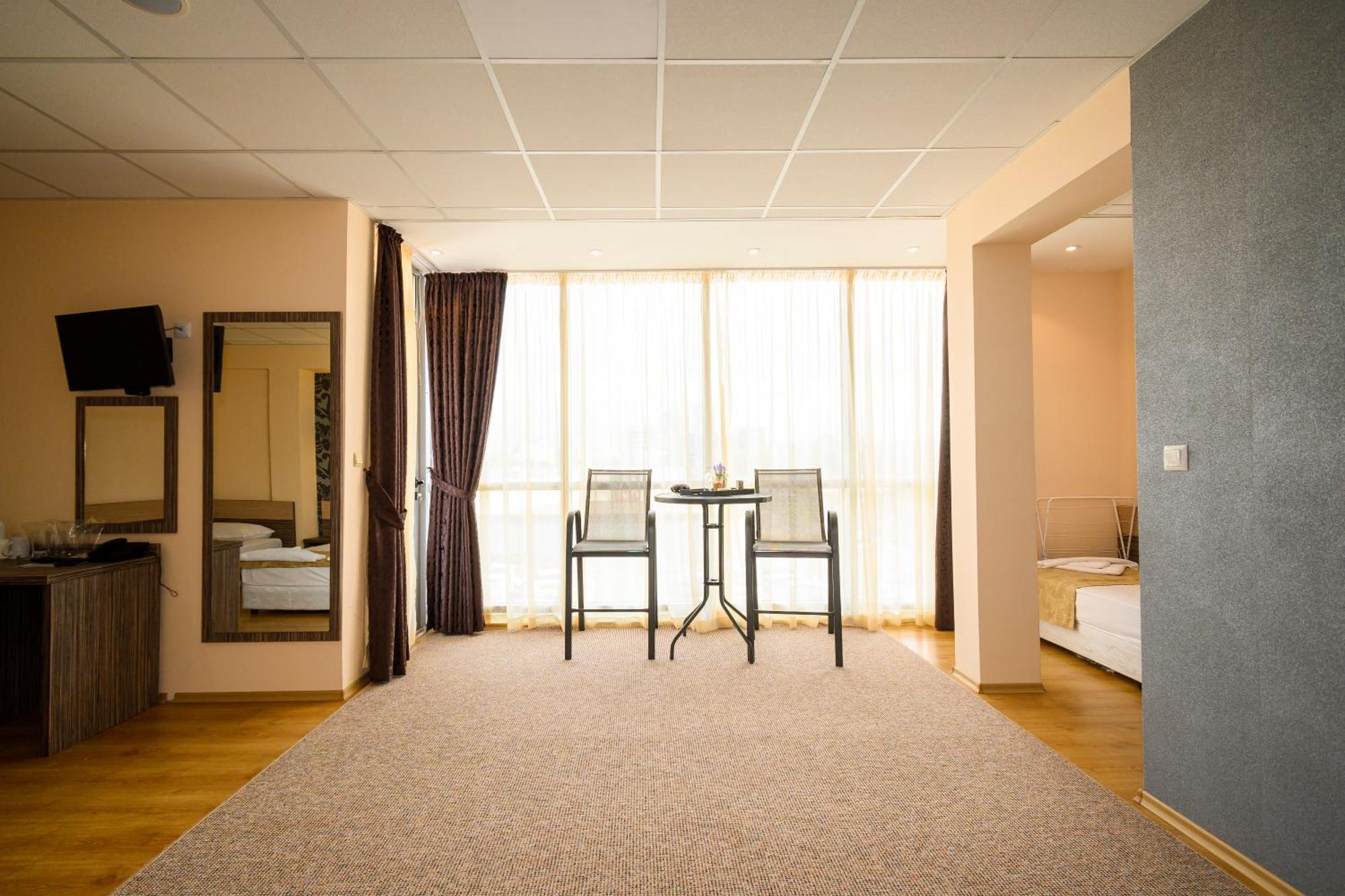 Hotel City Burgas ภายนอก รูปภาพ