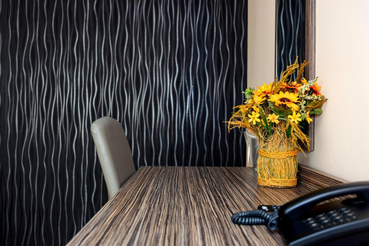 Hotel City Burgas ภายนอก รูปภาพ